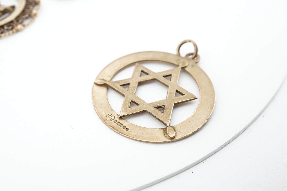 A modern 9ct gold Star of David pendant, diameter 22mm, a 9ct gold St Christopher's pendant on a 9ct chain and an Italian Uno-A-Erre 9k Mercedes insignia keyring, gross weight 22.2 grams.